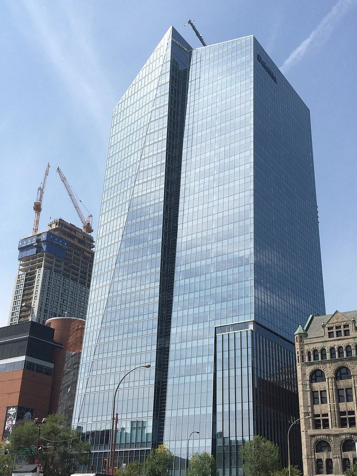 photo of deloitte tower in montreal